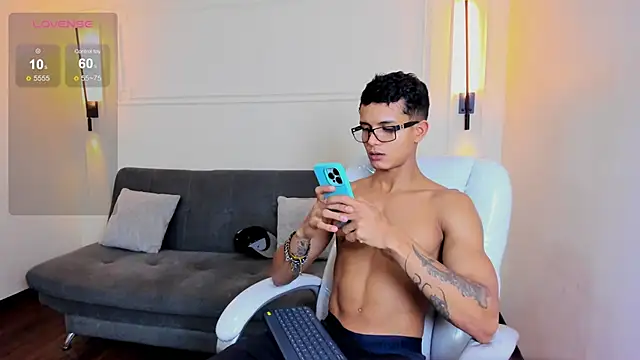 Snapshot of Paradise_boy_s chatting on November 12, 2025, 9:51 pm Paradise boy s online show from November 12, 2025, 9:51 pm