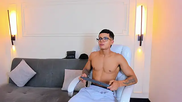 Snapshot of Paradise_boy_s chatting on January 8, 2026, 7:20 pm Paradise boy s online show from January 8, 2026, 7:20 pm