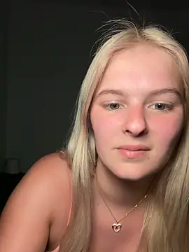 Snapshot of Allylove03 chatting on April 30, 2026, 2:13 pm Allylove03 online show from April 30, 2026, 2:13 pm