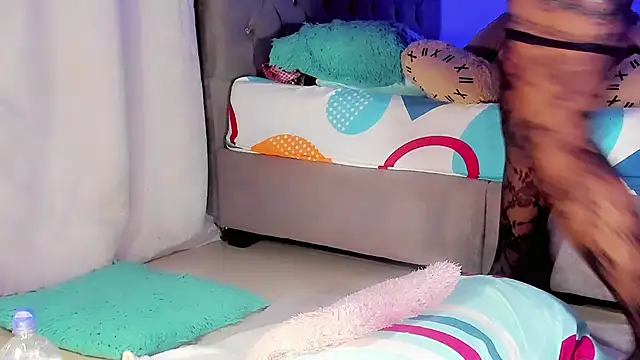 Zakura hot1 online show from October 29, 2025, 5:50 am