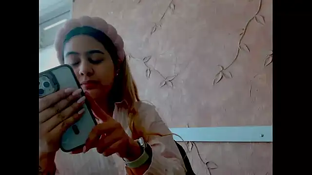 Miabonnett  online show from October 1, 2025, 12:09 pm