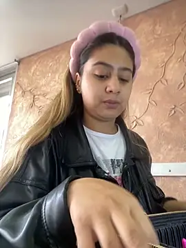 Miabonnett  online show from October 10, 2025, 12:06 pm