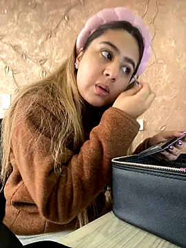 Miabonnett  online show from September 17, 2025, 12:07 pm