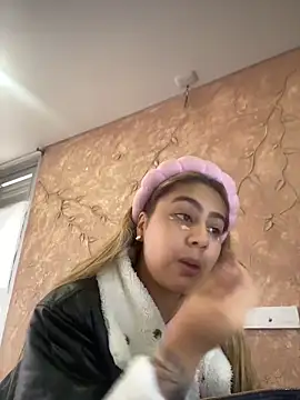 Miabonnett  online show from November 28, 2025, 12:16 pm