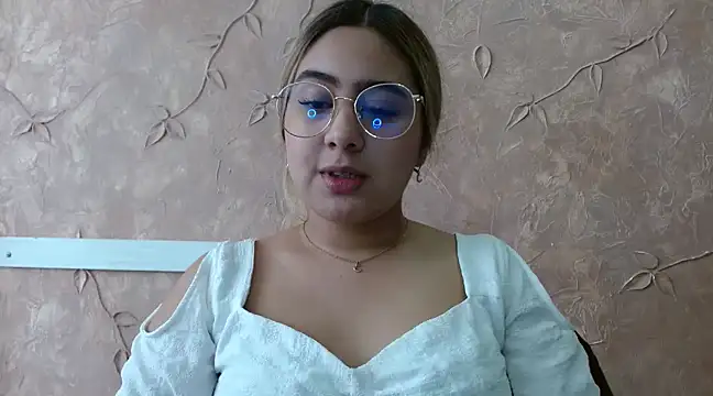 Miabonnett  online show from March 15, 2025, 3:06 pm