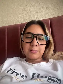 Miabonnett  online show from March 3, 2026, 12:01 pm