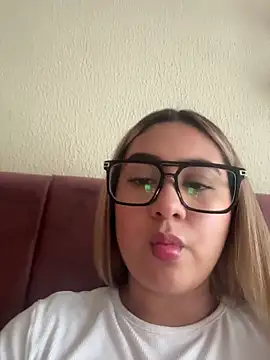 Snapshot of Miabonnett_ chatting on July 20, 2026, 3:58 pm Miabonnett online show from July 20, 2026, 3:58 pm