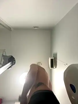 Snapshot of pervy_devil chatting on December 18, 2025, 12:20 pm pervy devil online show from December 18, 2025, 12:20 pm