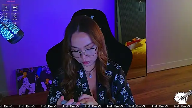 Snapshot of Emili1- chatting on July 17, 2026, 10:01 am Emili1- online show from July 17, 2026, 10:01 am