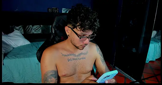 Snapshot of kenintoro chatting on December 15, 2025, 7:31 pm kenintoro online show from December 15, 2025, 7:31 pm