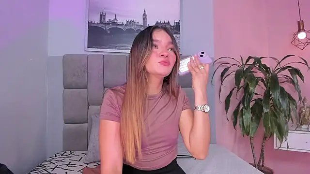 selene tylor  online show from December 17, 2025, 3:11 am