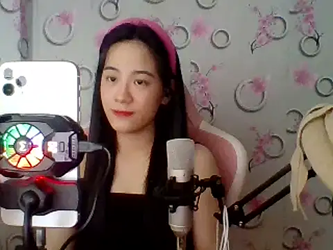 Snapshot of Nana-68 chatting on February 28, 2025, 4:10 pm Nana-68 online show from February 28, 2025, 4:10 pm