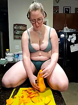 Snapshot of littlelustlamb chatting on December 6, 2024, 10:02 pm littlelustlamb online show from December 6, 2024, 10:02 pm