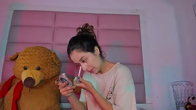 little-Emma online show from December 23, 2025, 5:40 am