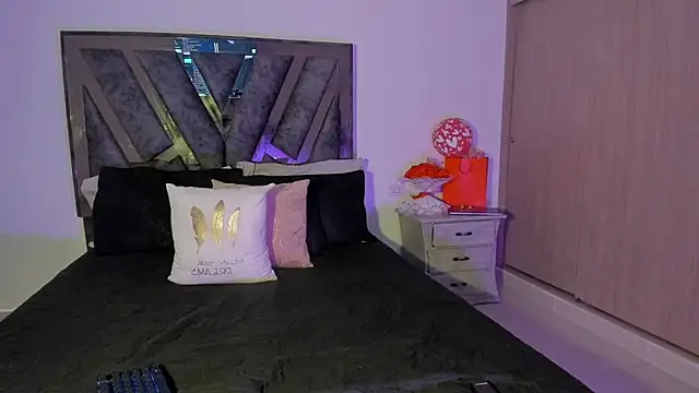 Snapshot of Deborah_Colins chatting on October 17, 2025, 12:58 am Deborah Colins online show from October 17, 2025, 12:58 am