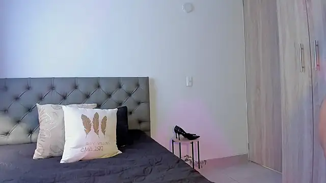 Snapshot of Deborah_Colins chatting on October 30, 2025, 5:43 pm Deborah Colins online show from October 30, 2025, 5:43 pm