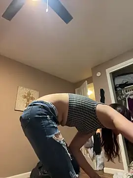 emilysue1 online show from October 11, 2025, 4:24 am