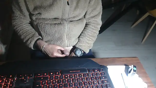 Adri gard online show from April 8, 2026, 8:32 pm