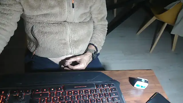 Adri gard online show from March 7, 2026, 9:20 pm