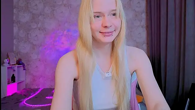 Snapshot of Milia_Parker chatting on June 27, 2026, 3:23 am Milia Parker online show from June 27, 2026, 3:23 am