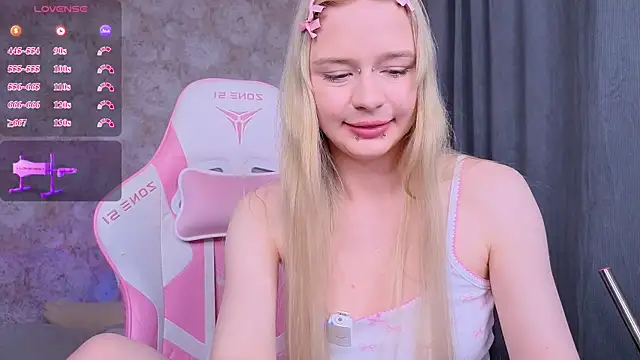 Snapshot of Milia_Parker chatting on July 11, 2026, 9:04 pm Milia Parker online show from July 11, 2026, 9:04 pm