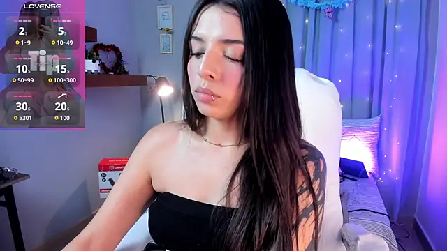 Snapshot of Charlotte__Benett chatting on July 5, 2026, 5:58 am Charlotte Benett online show from July 5, 2026, 5:58 am