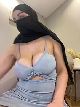 Snapshot of Amberonee31 chatting on March 4, 2026, 8:05 pm Amberonee31 online show from March 4, 2026, 8:05 pm