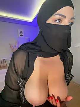 Amberonee31 online show from April 16, 2026, 9:39 pm