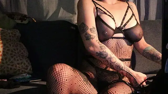 estivalia xxx online show from March 30, 2026, 2:35 am