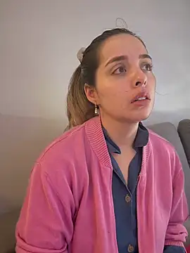 Snapshot of Alirawrz chatting on October 4, 2025, 8:10 pm Alirawrz online show from October 4, 2025, 8:10 pm