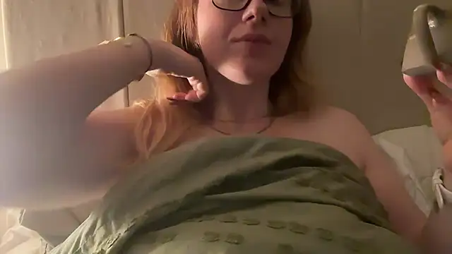 Snapshot of redheadrosie69 chatting on November 12, 2025, 5:33 am redheadrosie69 online show from November 12, 2025, 5:33 am