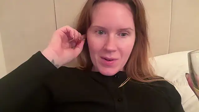 Snapshot of redheadrosie69 chatting on November 5, 2025, 8:34 pm redheadrosie69 online show from November 5, 2025, 8:34 pm