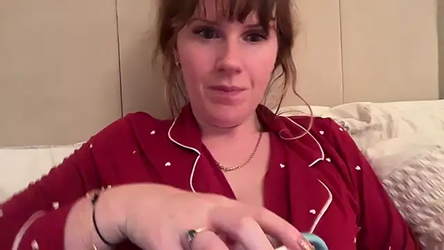 Snapshot of redheadrosie69 chatting on November 17, 2025, 8:13 pm redheadrosie69 online show from November 17, 2025, 8:13 pm