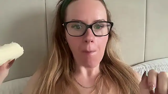 Snapshot of redheadrosie69 chatting on November 23, 2025, 12:26 pm redheadrosie69 online show from November 23, 2025, 12:26 pm