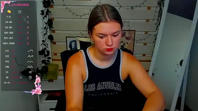 Snapshot of Josephine_Kiss chatting on August 5, 2026, 2:22 pm Josephine Kiss online show from August 5, 2026, 2:22 pm