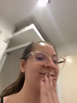 livgomez online show from October 2, 2025, 11:19 pm