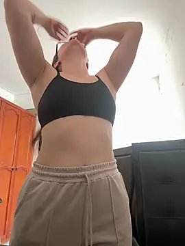 livgomez online show from February 23, 2025, 6:45 pm