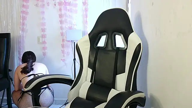 livgomez online show from September 19, 2025, 1:37 pm