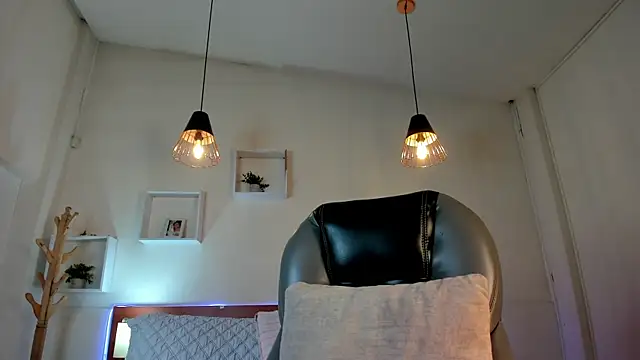 Jayden Jonnes online show from April 18, 2026, 11:45 am