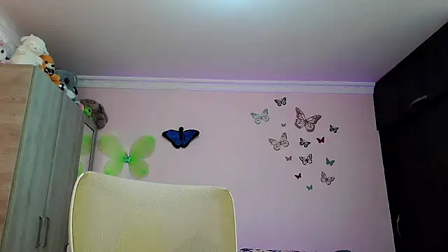 caroline jonson online show from September 20, 2025, 2:33 pm