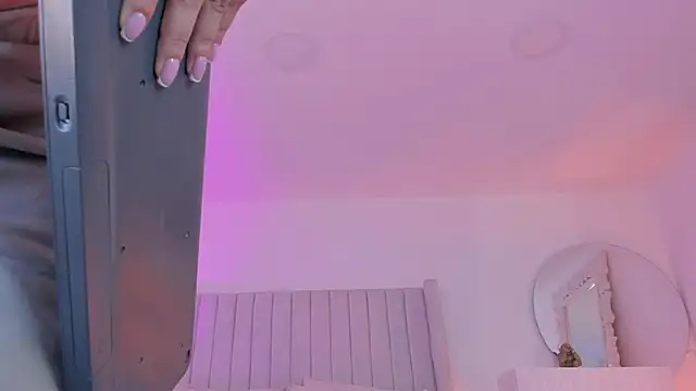 Shelynna azzul online show from November 20, 2025, 8:09 pm