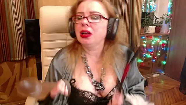 Snapshot of Miss_Tress chatting on July 27, 2026, 9:00 pm Miss Tress online show from July 27, 2026, 9:00 pm