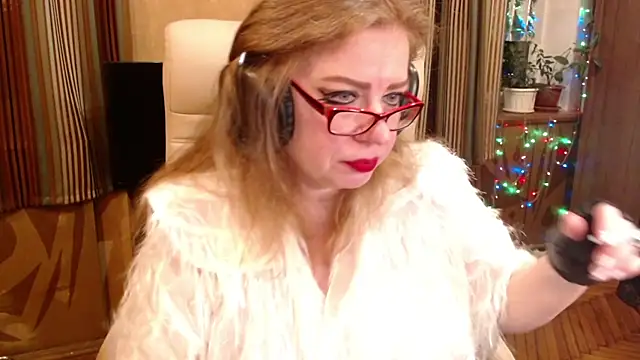 Snapshot of Miss_Tress chatting on July 8, 2026, 9:37 pm Miss Tress online show from July 8, 2026, 9:37 pm