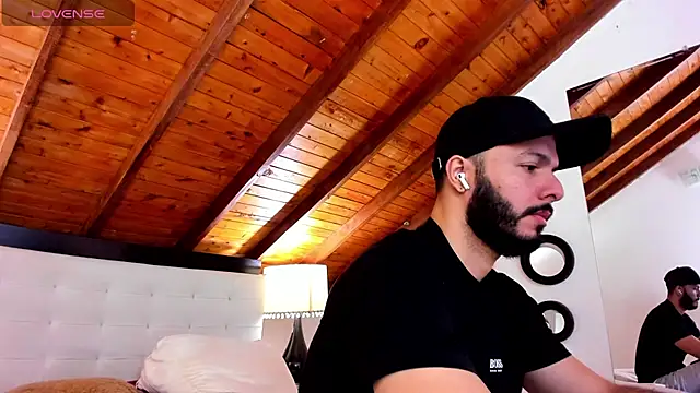 Snapshot of Tom_Bailey chatting on November 23, 2025, 12:48 pm Tom Bailey online show from November 23, 2025, 12:48 pm