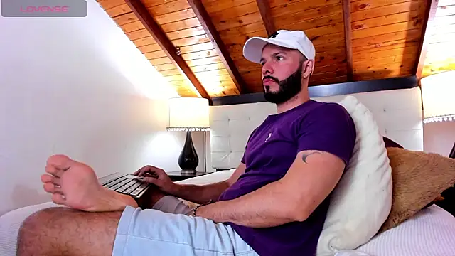 Snapshot of Tom_Bailey chatting on November 18, 2025, 2:42 pm Tom Bailey online show from November 18, 2025, 2:42 pm