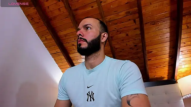 Snapshot of Tom_Bailey chatting on November 4, 2025, 1:15 pm Tom Bailey online show from November 4, 2025, 1:15 pm