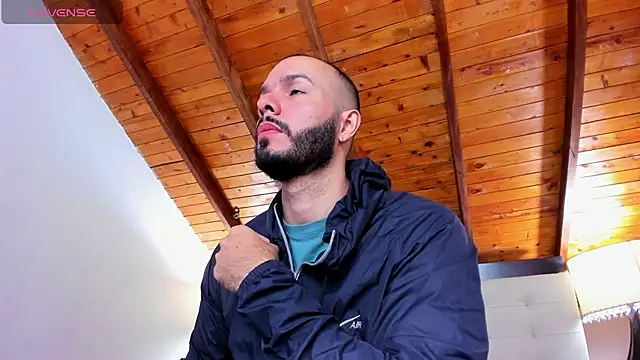 Snapshot of Tom_Bailey chatting on November 7, 2025, 1:04 pm Tom Bailey online show from November 7, 2025, 1:04 pm