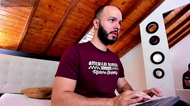 Snapshot of Tom_Bailey chatting on November 22, 2025, 12:37 pm Tom Bailey online show from November 22, 2025, 12:37 pm