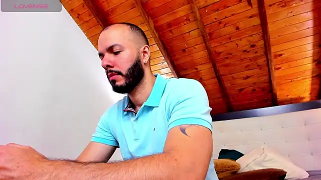 Snapshot of Tom_Bailey chatting on November 9, 2025, 1:37 pm Tom Bailey online show from November 9, 2025, 1:37 pm