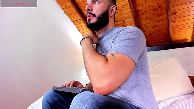 Snapshot of Tom_Bailey chatting on November 17, 2025, 12:53 pm Tom Bailey online show from November 17, 2025, 12:53 pm